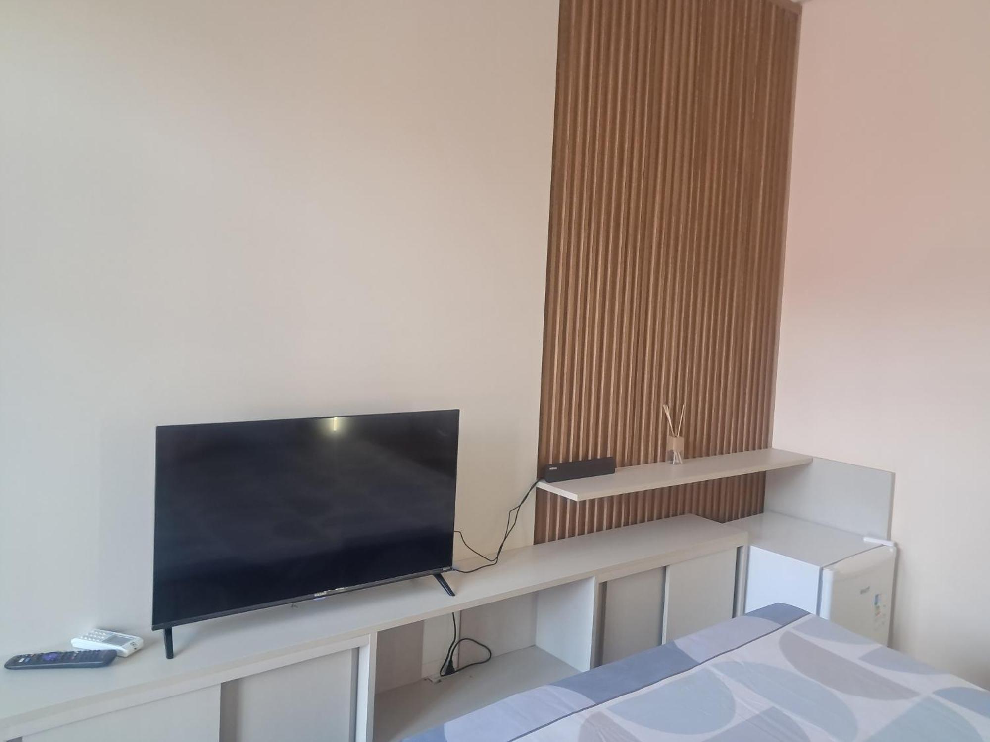 Casa Rosa 5 Min A Pe Da Ponta Ngra Homestay *
