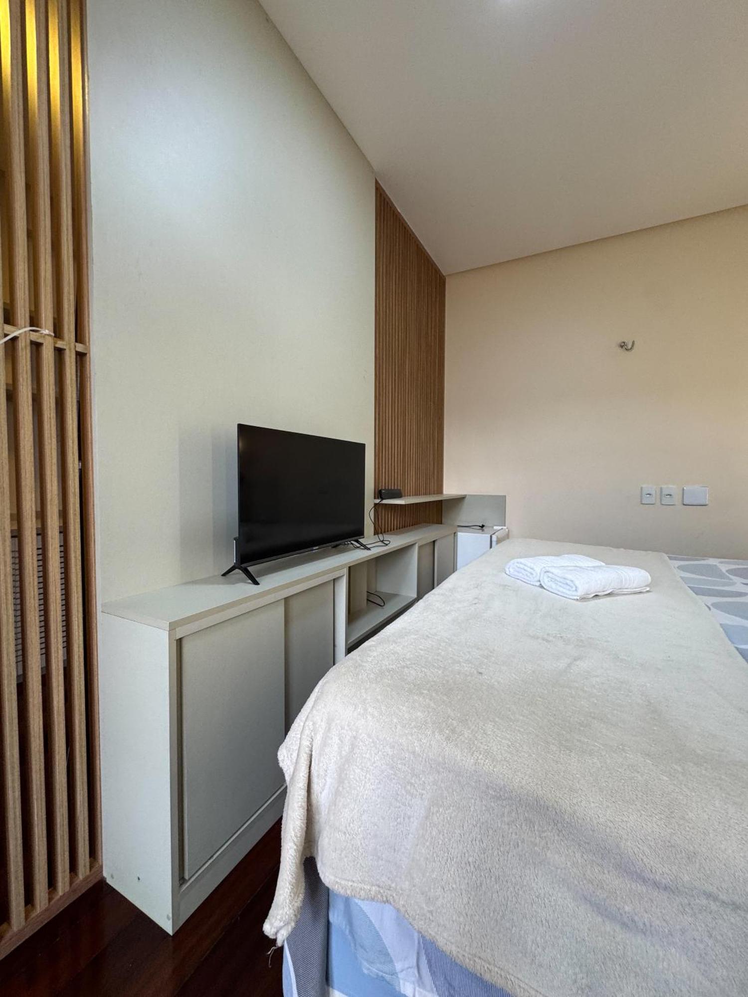 Casa Rosa 5 Min A Pe Da Ponta Ngra Homestay *
